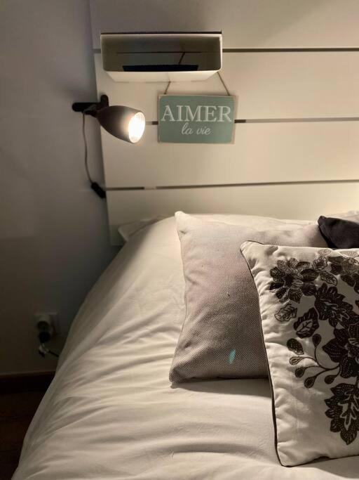 Bed In The City - Appart'Hotel - Historical Center 贝叶 外观 照片
